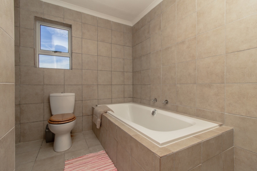 To Let 6 Bedroom Property for Rent in Bettys Bay Western Cape